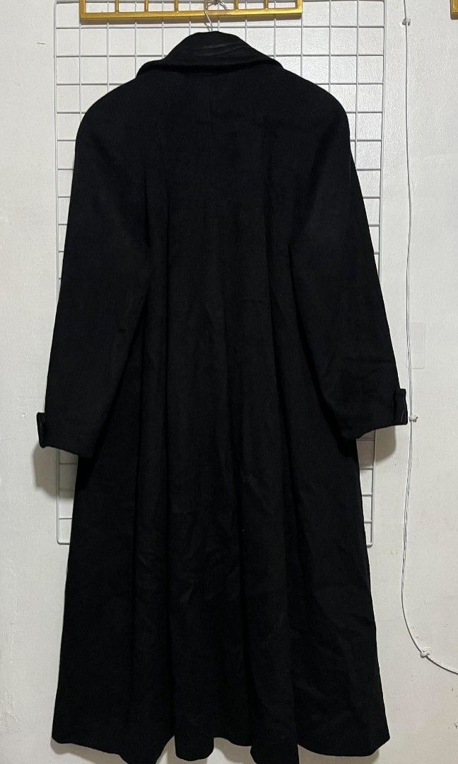 ALORNA VINTAGE WOOL OVERCOAT (Category: Coats, Jackets and Outerwear) located in Pagsanjan. Submitted by thriftyclothes33 (Listing ID 1471067792, Image 3). Description: 🖤 ALORNA VINTAGE WOOL OVERCOAT 🖤 ✨ Classic vintage style ✨ Elegant pointed collar with textured stitching ✨ Long overcoat design ✨ Timeless black color 🖤 ✨ Perfect for a classy, sophisticated look 📏 Size: Medium on tag 📐 Width: 22 inches 📐 Length: 45 inches 💰 PRICE: ₱1180 +