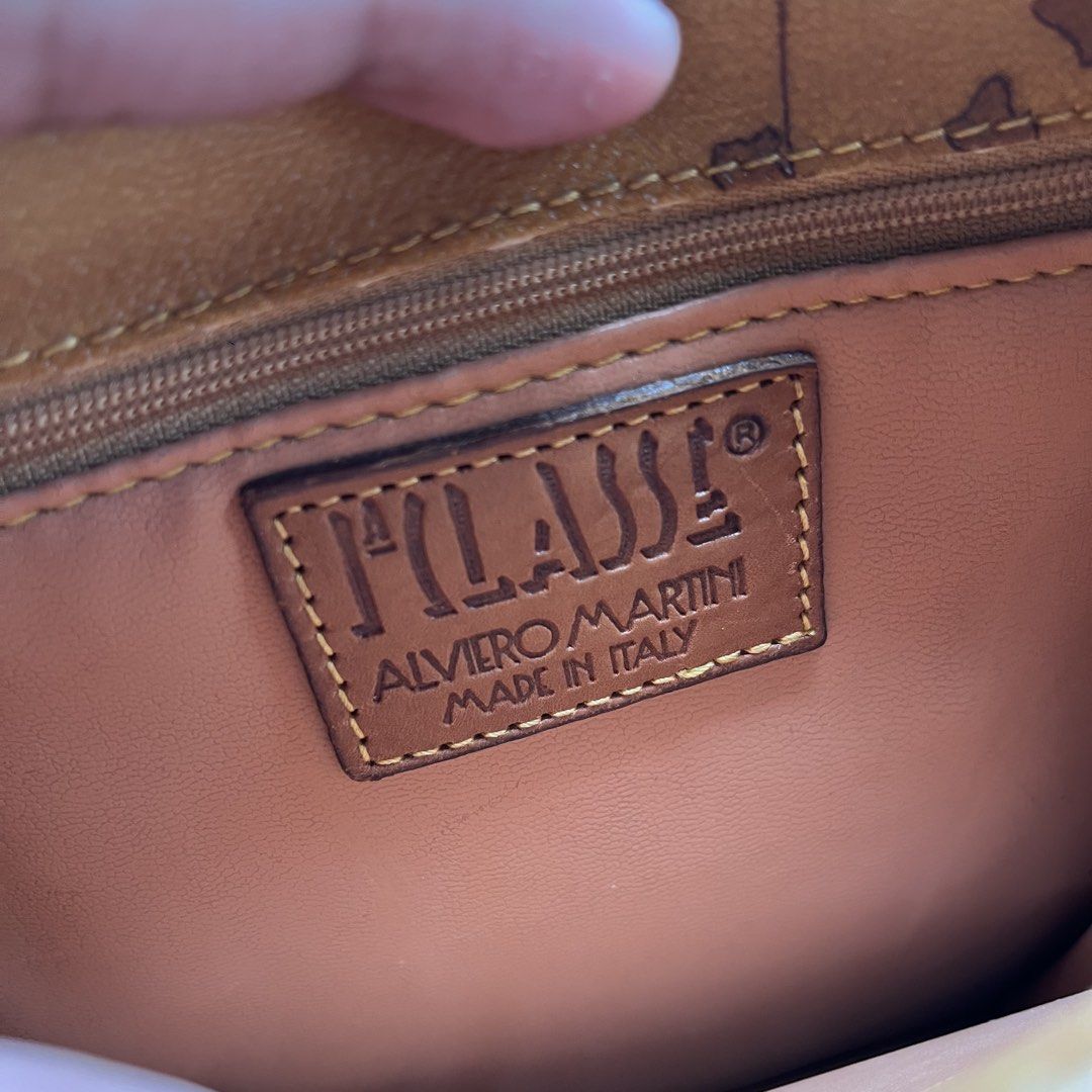 Alviero Martini (Category: Luxury Bags & Wallets) located in Lucena. Submitted by RAGGGGSSSS (Listing ID 1471056276, Image 3). Description: Alviero Martini Excellent Condition Authentic No Corner Rubs Minor signs of usage on Sling With Key .
