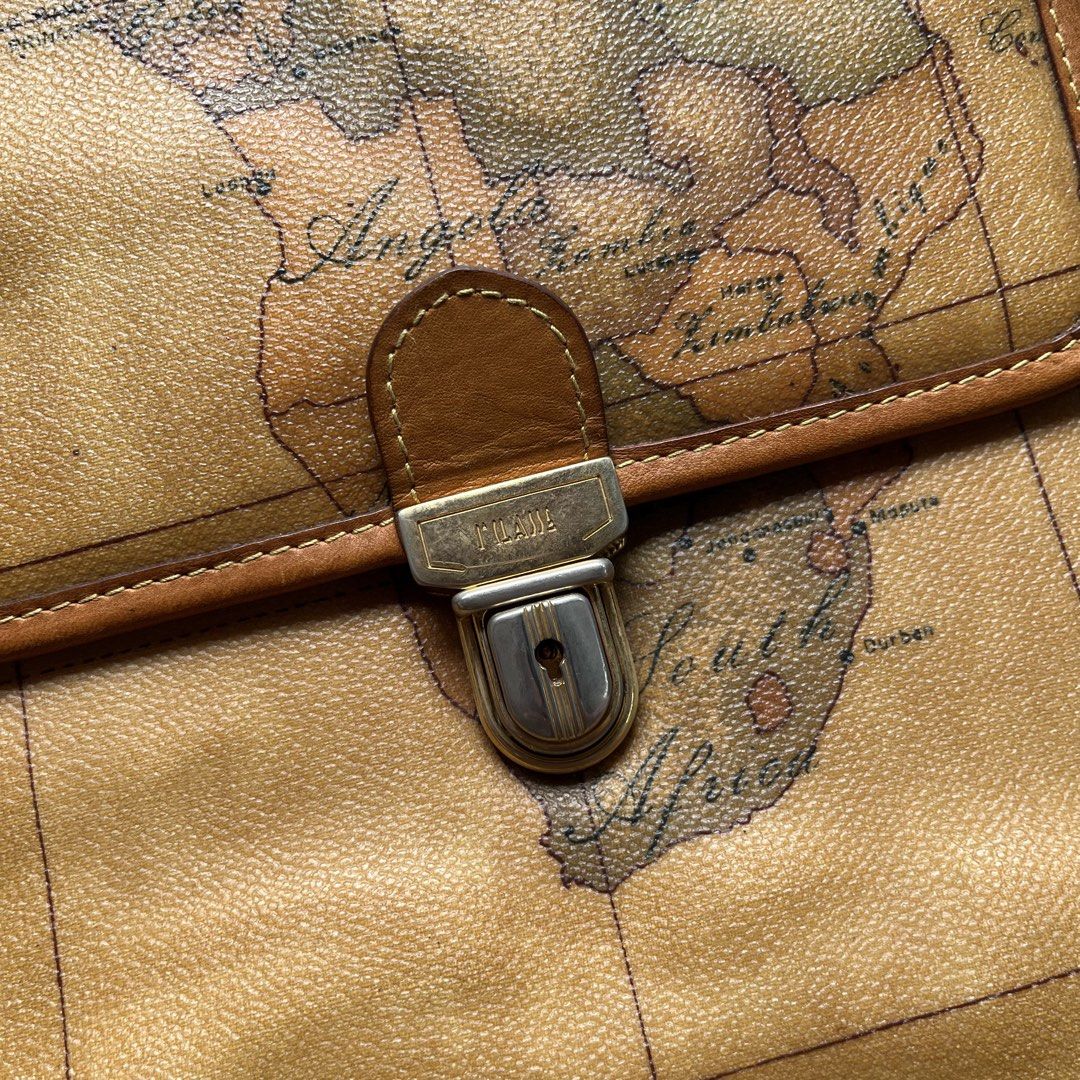 Alviero Martini (Category: Luxury Bags & Wallets) located in Lucena. Submitted by RAGGGGSSSS (Listing ID 1471056276, Image 2). Description: Alviero Martini Excellent Condition Authentic No Corner Rubs Minor signs of usage on Sling With Key .