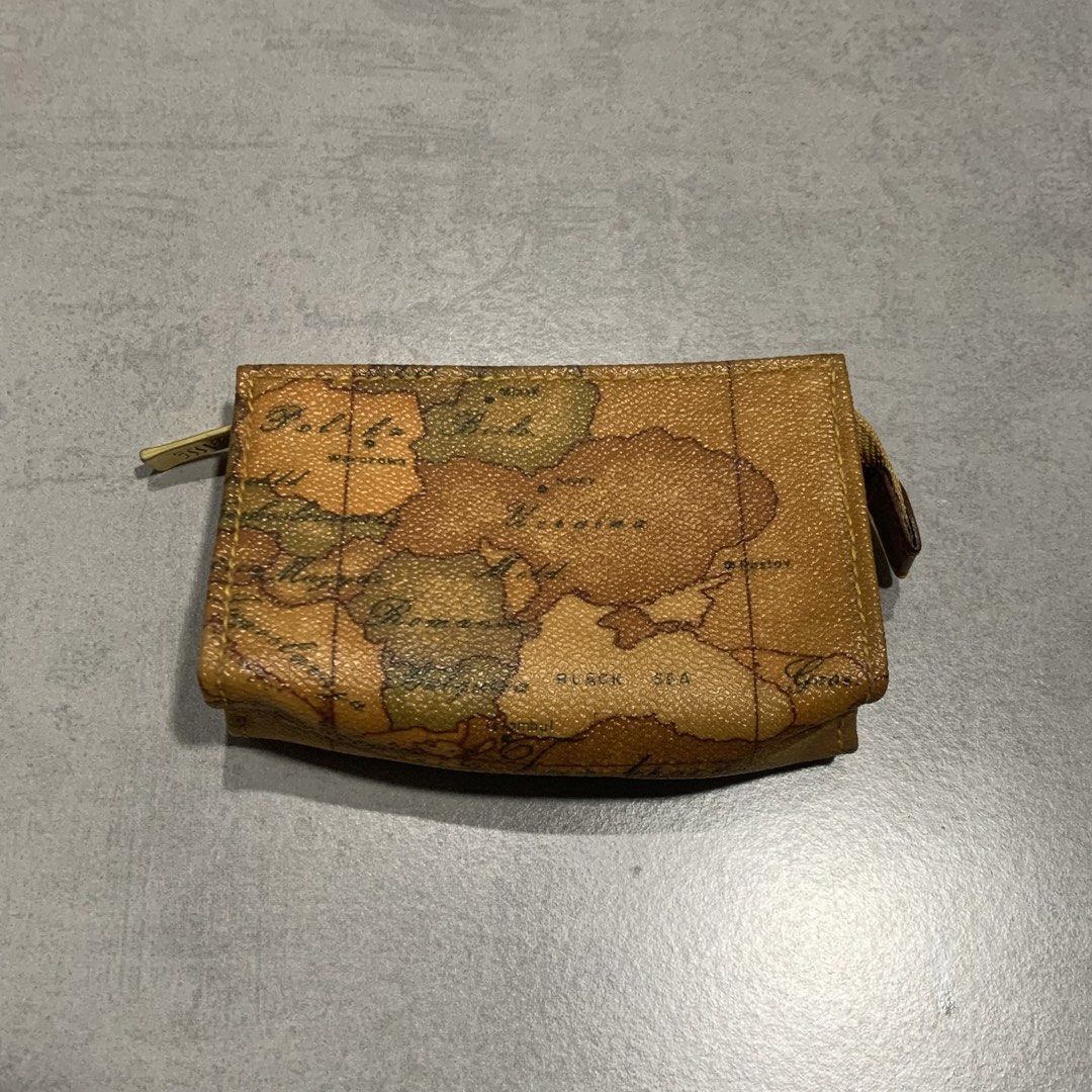Alviero Martini - Coin Purse (Category: Luxury Bags & Wallets) located in Dagupan City. Submitted by .archivefashion (Listing ID 1471030369, Image 1). Description: Condition: 9.5/10 Flaws: None.