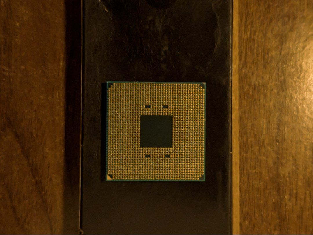 AMD Ryzen 5 3400G AM4 (Category: Computer Parts) located in Manila. Submitted by icesellstuff (Listing ID 1471112933, Image 2). Description: AMD Ryzen 5 3400G processor with built-in graphics tray AM4 socket compatibility Straight and clean pins, tested and pulled from a working system Perfect for budget gaming or home office setups Processor unit only, CPU cooler not included.