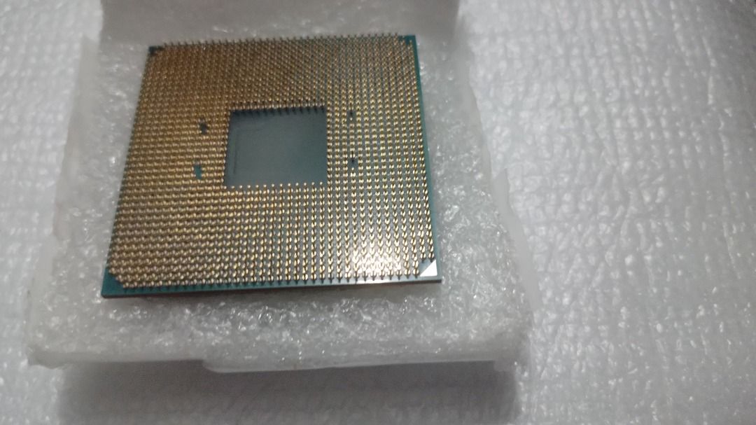 AMD Ryzen 5 Pro 3400G (Procy only) (Category: Computer Parts) located in Mandaluyong City. Submitted by fireflower_0c2725 (Listing ID 1471047424, Image 2). Description: AMD RYZEN 5 PRO 3400G • CPU Cores / Threads: 4 Cores / 8 Threads • Base / Boost Clock: 3.7 GHz base up to 4.2 GHz boost • Graphics: Radeon RX Vega 11 (11 compute units, 1400 MHz) • Cache: 4 MB L3 Cache, 2 MB L2 Cache • Socket: AM4 (Supports B450, A320, X470, etc.) • TDP: 65W (Conf