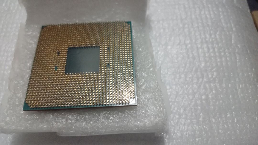 AMD Ryzen 5 Pro 3400G (Procy only) (Category: Computer Parts) located in Mandaluyong City. Submitted by fireflower_0c2725 (Listing ID 1471047424, Image 3). Description: AMD RYZEN 5 PRO 3400G • CPU Cores / Threads: 4 Cores / 8 Threads • Base / Boost Clock: 3.7 GHz base up to 4.2 GHz boost • Graphics: Radeon RX Vega 11 (11 compute units, 1400 MHz) • Cache: 4 MB L3 Cache, 2 MB L2 Cache • Socket: AM4 (Supports B450, A320, X470, etc.) • TDP: 65W (Conf