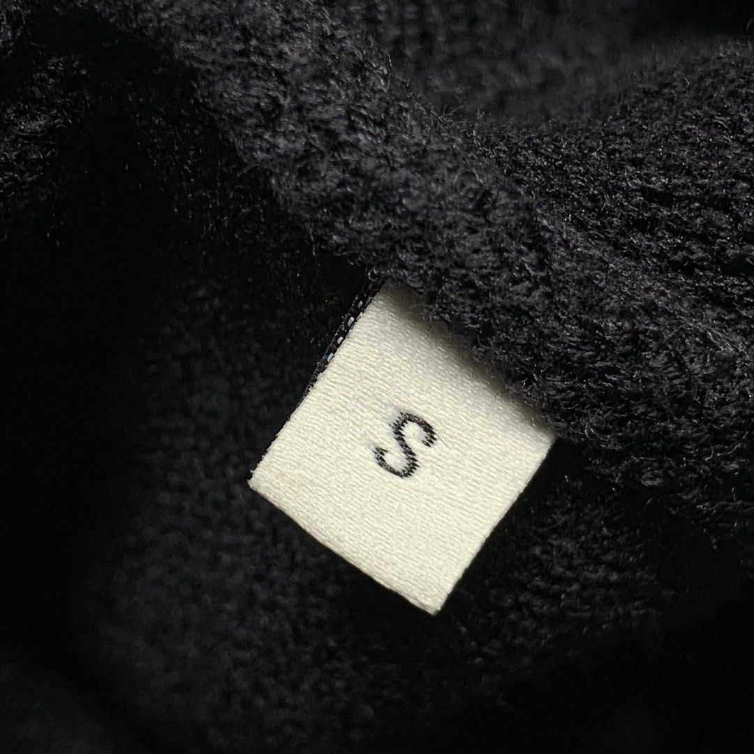 AMI - ADC Crew Knit Sweater (Category: Coats, Jackets and Outerwear) located in Manila. Submitted by shottas_21 (Listing ID 1471031607, Image 3). Description: AMI - ADC Crew Knit Sweater SIZE - Small CONDITION - 9/10 Made in Portugal CHEST - 22” LENGTH - 24” SHOULDERS - 22” SLEEVE - 18.5” HEM - 22”.