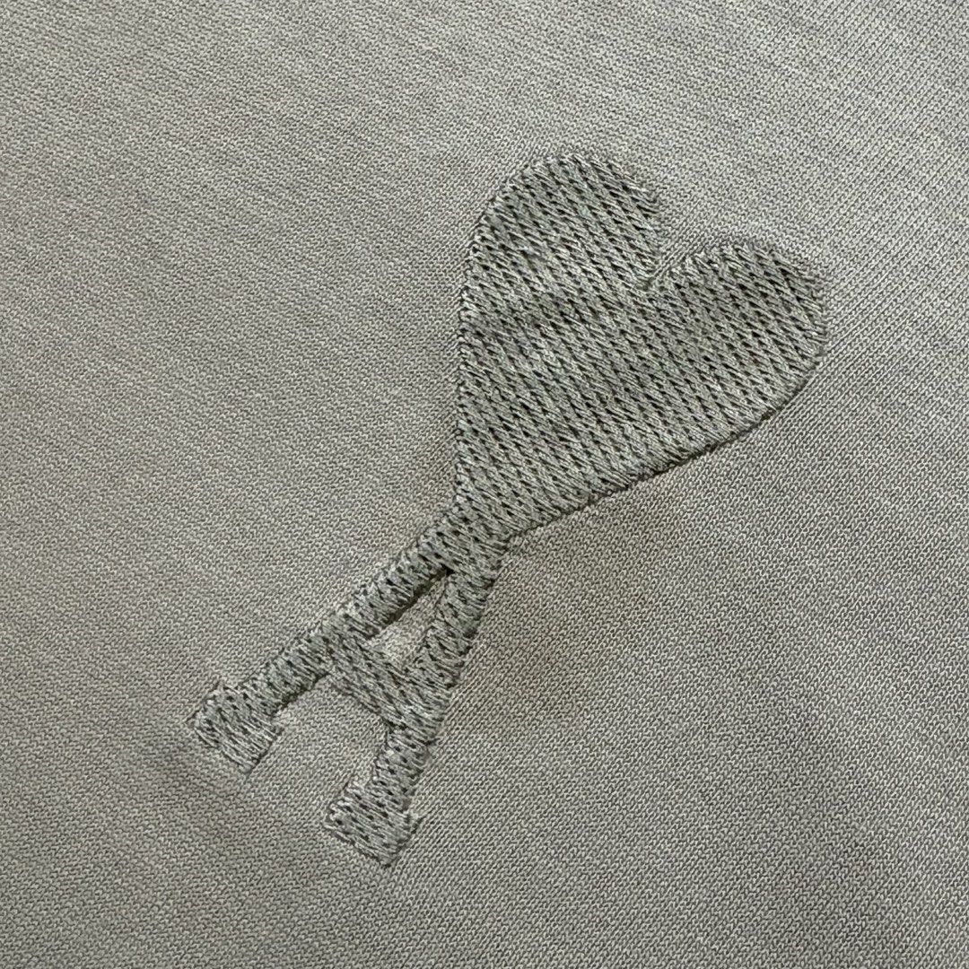 Ami Paris T-Shirt (Category: Luxury Apparel) located in Quezon. Submitted by tayabaskartell (Listing ID 1471085182, Image 3). Description: .