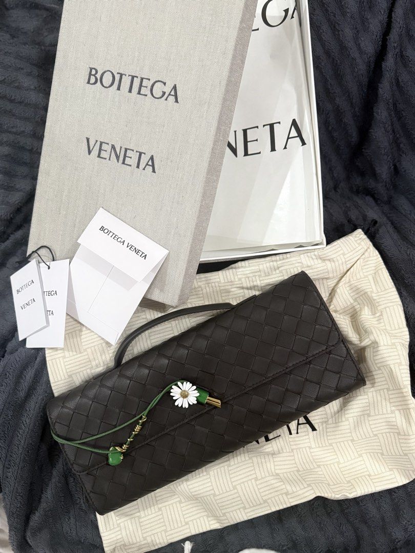Andiamo Clutch Spring (🇯🇵 Preloved) (Category: Luxury Bags & Wallets) located in Quezon City. Submitted by lavieluxe08 (Listing ID 1471006560, Image 1). Description: Good Condition Japan Sourced Complete Set NGA.