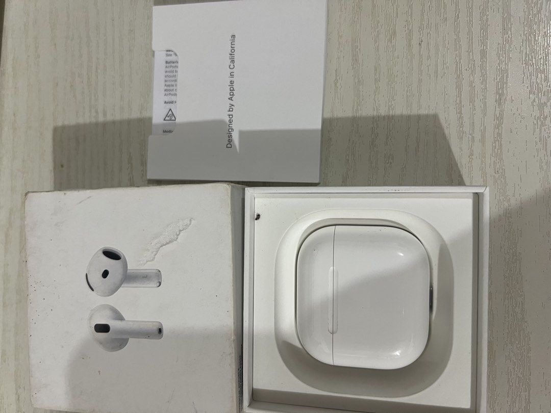 apple airpods (Category: Earphones) located in Quezon City. Submitted by fast_yannny (Listing ID 1470989060, Image 1). Description: .