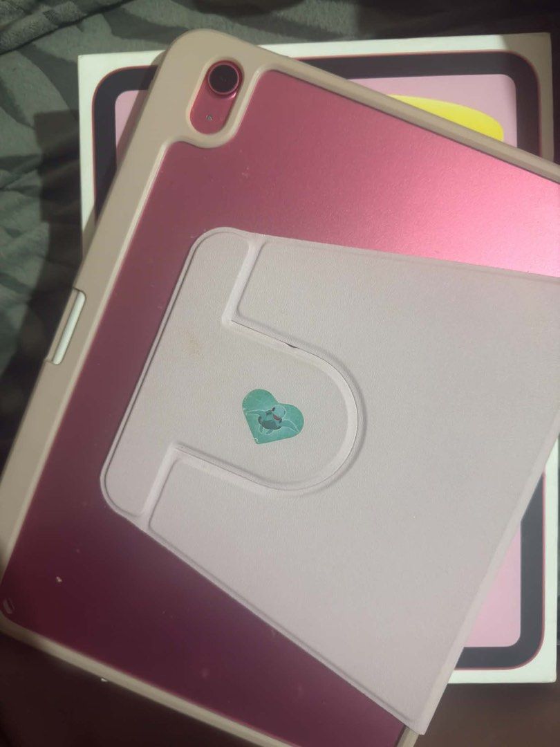 Apple Ipad A16 128GB WiFi only (Pink) (Category: iPad) located in Manila. Submitted by ginkgobiloba00 (Listing ID 1471054744, Image 2). Description: ✨ FOR SALE: iPad A16 128GB Wi-Fi ✨ 💗 Barely Used | 100% Battery Health 💗 Selling my iPad A16 (128GB, Wi-Fi only), purchased in April 2026. Rarely used, kaya sayang kung nakatambak lang. 📱 INCLUSIONS: ✅ iPad A16 128GB Wi-Fi ✅ Original Apple Pencil (USB-C) ✅ Original box ✅ Original charger ✅ Protect
