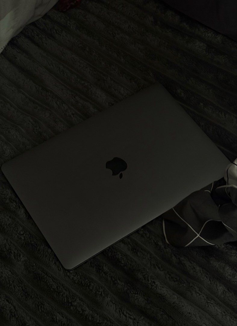Apple MacBook Air 2020 13-inch Space Gray Intel i3 (Category: Laptops & Notebooks) located in Manila. Submitted by k.123478 (Listing ID 1470999433, Image 1). Description: - Model: Apple MacBook Air 2020 (Space Gray) - Display: 13-inch Retina Display - Specs: 1.1 GHz Dual-Core Intel Core i3 | 8 GB RAM | 256 GB SSD - OS: macOS Sequoia version 15.7.3 - Condition: Normal signs of use with light cosmetic scratches on the lid, bottom, and sides, plus s