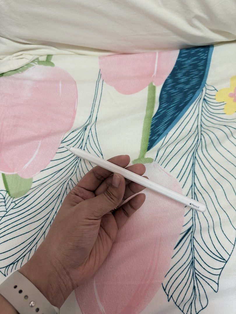 Apple Pencil 2nd gen (Category: Other Accessories) located in Manila. Submitted by cacarooni (Listing ID 1470945697, Image 1). Description: Selling my Apple Pencil Used for months lang then na stock na😅 May mga dirt na hindi na natanggal kasi nastock nalang😅 RFs. Na benta na ipad. .