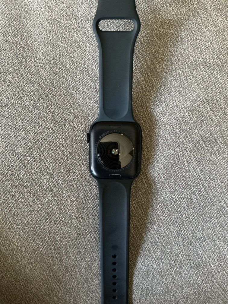 Apple Watch SE 2 44mm (Category: Wearables & Smart Watches) located in Villasis. Submitted by silent.pleasebuystuff (Listing ID 1470985682, Image 2). Description: In great condition Authentic Personal watch Charger and Box included Strap included Meet up in Rockwell only.