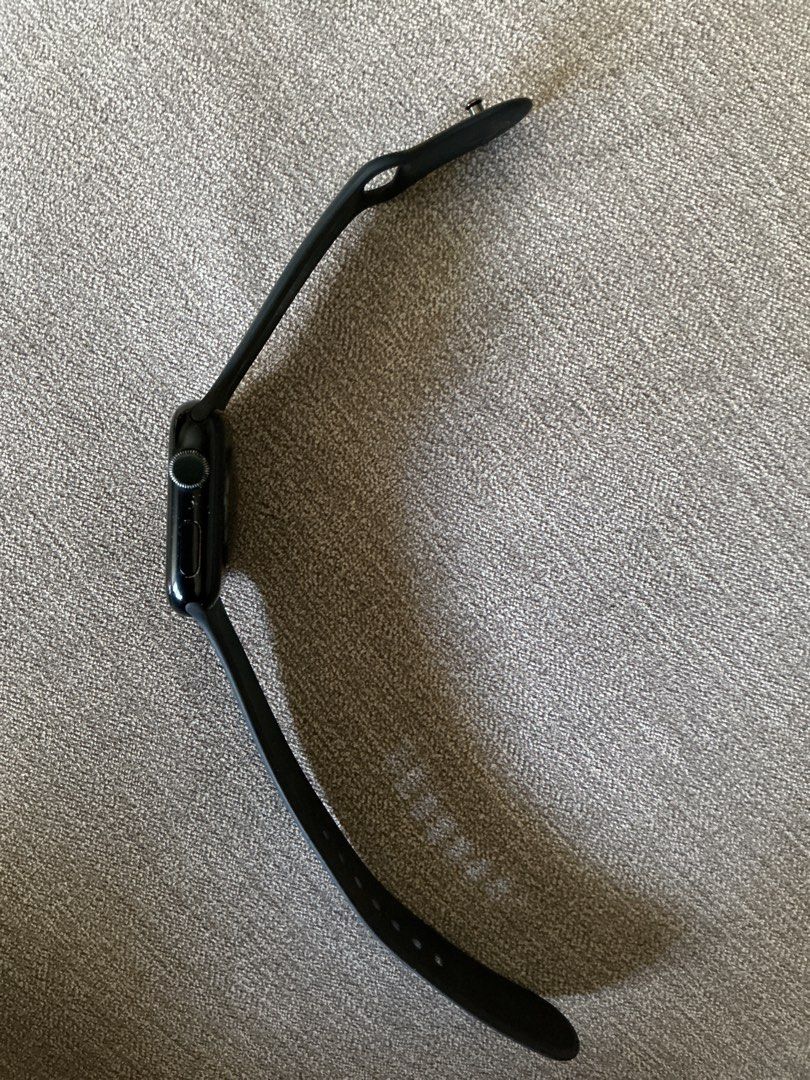 Apple Watch SE 2 44mm (Category: Wearables & Smart Watches) located in Villasis. Submitted by silent.pleasebuystuff (Listing ID 1470985682, Image 3). Description: In great condition Authentic Personal watch Charger and Box included Strap included Meet up in Rockwell only.
