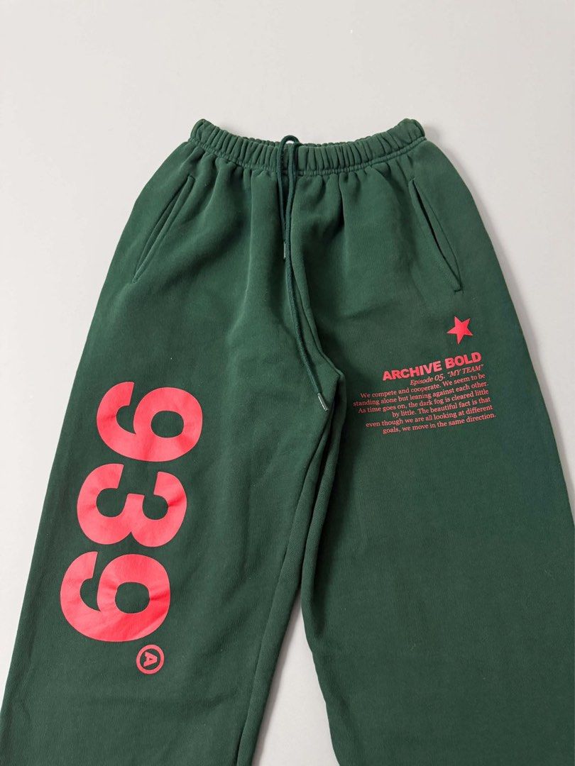 ARCHIVE BOLD 939 LOGO SWEAT PANTS (Category: Jeans) located in Guagua. Submitted by sweetboyy (Listing ID 1471068670, Image 3). Description: ARCHIVE BOLD 939 LOGO SWEAT PANTS EXCELLENT CONDITION SIZE MEDIUM ON TAG DIMES: WAISTLINE 30-36 / LENGTH 36 / LEG OPENING 9.
