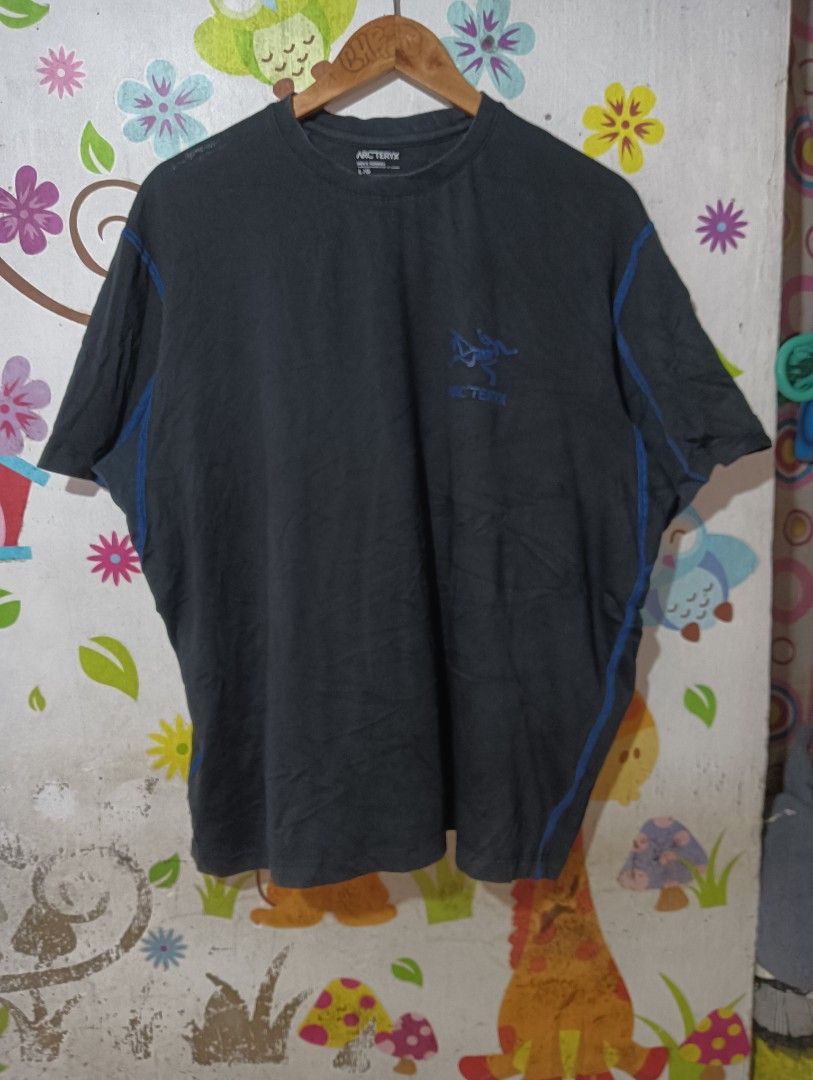 Arc'teryx Copal Bird SS T-shirt (Category: Tshirts & Polo Shirts ) located in Taguig. Submitted by dandanathriftshop (Listing ID 1470984496, Image 2). Description: FORSALE ‼️ ARCTERYX COPAL SS TEE EXCELLENT CONDITION NO ISSUE 9.5/10 COLORRATE LARGE ON TAG 23.5 WIDTH 27 LENGTH 999 FREESHIPPING DM📥.
