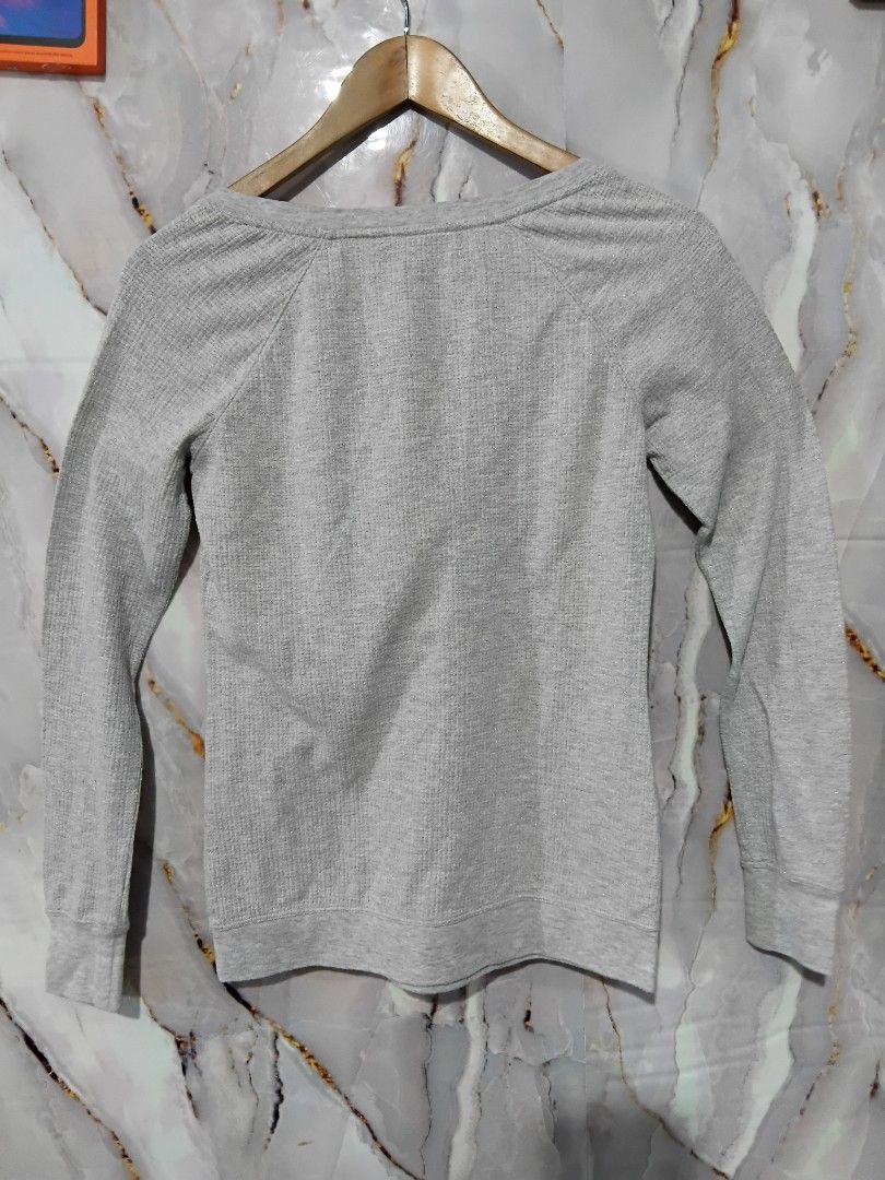 ARMANI EXCHANGE LONG SLEEVE SIZE SMALL (Category: Longsleeves) located in General Mariano Alvarez. Submitted by adonid (Listing ID 1470944046, Image 3). Description: ARMANI EXCHANGE LONG SLEEVE SIZE SMALL SIGN OF USAGE LOC. GMA CAVITE PHP 250.