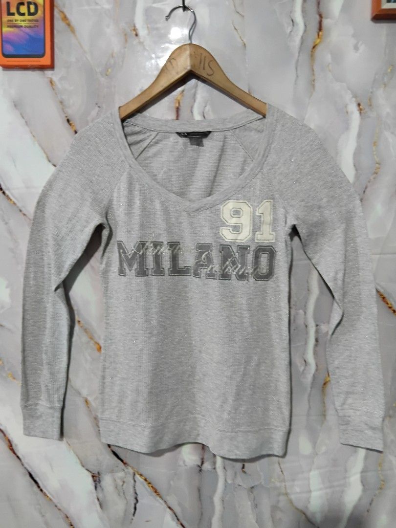 ARMANI EXCHANGE LONG SLEEVE SIZE SMALL (Category: Longsleeves) located in General Mariano Alvarez. Submitted by adonid (Listing ID 1470944046, Image 1). Description: ARMANI EXCHANGE LONG SLEEVE SIZE SMALL SIGN OF USAGE LOC. GMA CAVITE PHP 250.