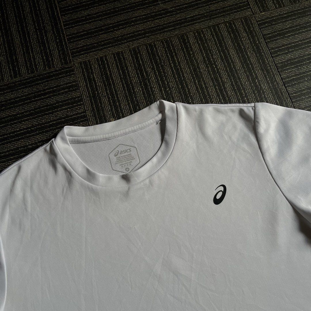 ASICS D1 Running Shirt (Category: Activewear) located in Imus. Submitted by thriftsportph (Listing ID 1470963819, Image 2). Description: ASICS D1 Running Shirt 👕Size on Tag: Mens Small 📏Dimension L 25 W 19.5” 🔖Price 400.
