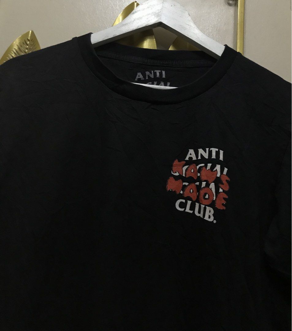 Assc x Kaws (Category: Tshirts & Polo Shirts ) located in Angeles City. Submitted by bashthriftstuff123 (Listing ID 1471023913, Image 3). Description: Assc x Kaws Size medium 19 x 27 Verygood condi 350 + sf.
