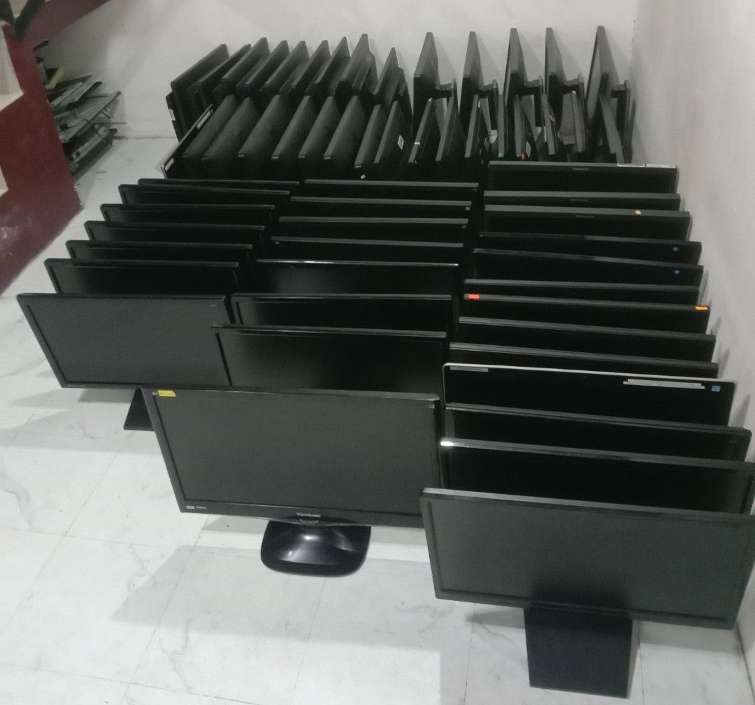 Assorted Brand Monitor (Category: Monitor Screens) located in Bulacan. Submitted by romil0704961168 (Listing ID 1471004996, Image 2). Description: Assorted Monitor Class A Monitor means walang issue 22inch dell HP BenQ ViewSonic AOC 1500 each 24inch ViewSonic Led 2000 each Class B slightly issue like 1 scraths 2 scraths 3 scraths na sobrang liit normal lang din Kasi secondhand pero walang basag walang guhit walang Deadpixel Wala magbabago sa perf