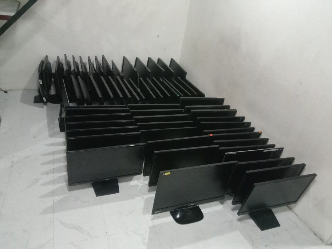 Assorted Computer Monitors Lot HP Dell AOC Bulk Sale (Category: Desktops) located in Bulacan. Submitted by romil0704961168 (Listing ID 1470990709, Image 1). Description: 22inch DELL HP AOC BENQ VIEWSONIC IDENTICAL ROTATE DELL HP 1500 EACH No issue No issue No issue no warranty replacement pick up lalamove SJDM BULACAN .