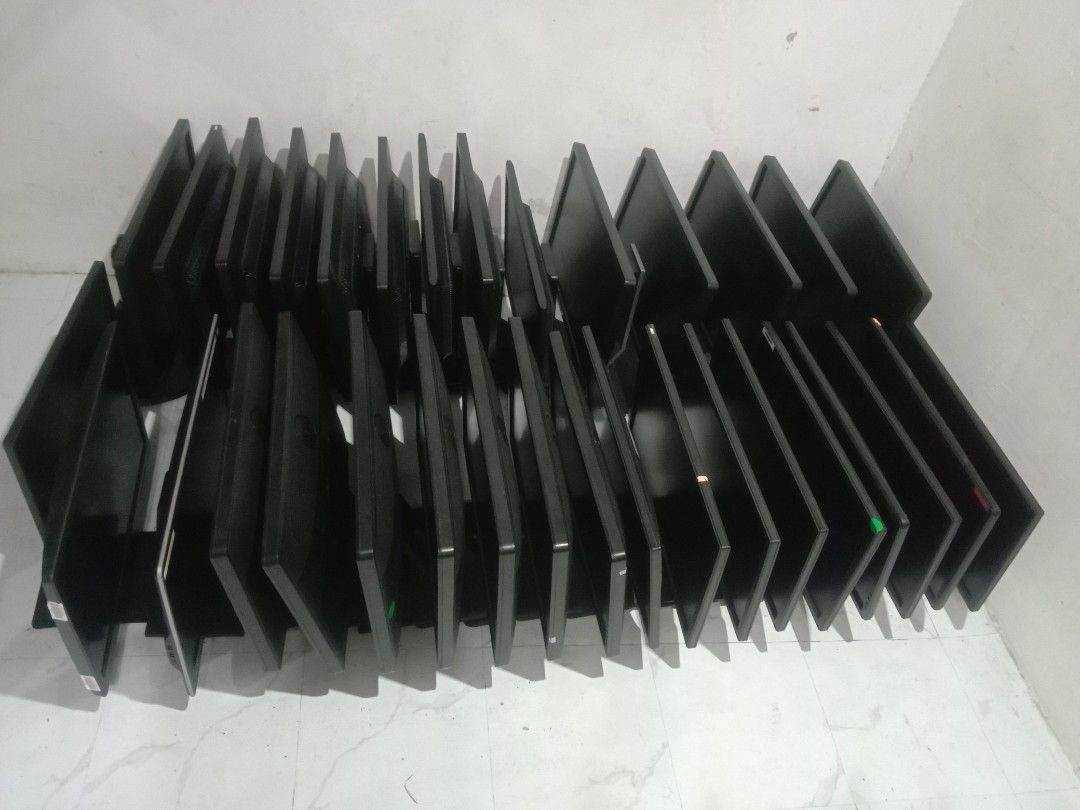 Assorted LED Monitors Bulk Lot ViewSonic Samsung BenQ (Category: Monitor Screens) located in Bulacan. Submitted by romil0704961168 (Listing ID 1471085958, Image 2). Description: assorted 22inch Monitor 22inch dell , Lenovo 1200 each 22inch benq ViewSonic AOC Samsung 1300 each 19inch dell 800 heavy duty powercord 60 Each VGA 60 each tested working good condition WALANG BASAG WALANG GUHIT WALANG DEAD PIXEL NO WARRANTY REPLACEMENT pick up lalamove o