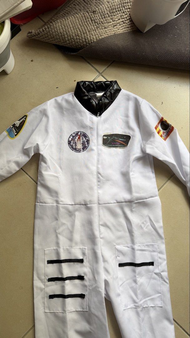 Astronaut costume for kids (Category: Sets & Coordinates) located in Pasay City. Submitted by yssavibe14 (Listing ID 1470944268, Image 2). Description: Preloved astronaut costume for sale Fit to ages 9-12 yrs old size Large.