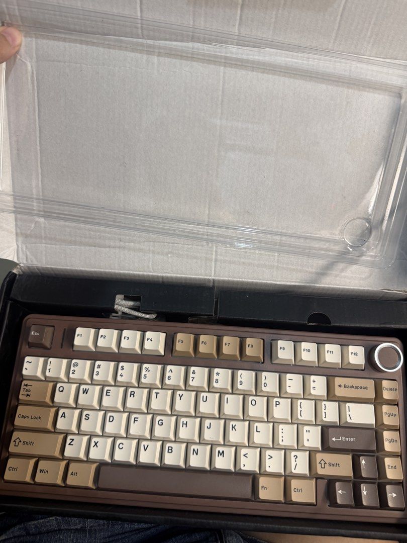 AULA F75 Mechanical Keyboard Mocha Brown (Category: Computer Keyboard) located in Caloocan City. Submitted by cylkv (Listing ID 1471035450, Image 2). Description: Rfs: Sabay dumating sa Lofree flow 2 Condition: Brand new. Nabuksan lang Location: Quezon City, Banawe near orthopedic .