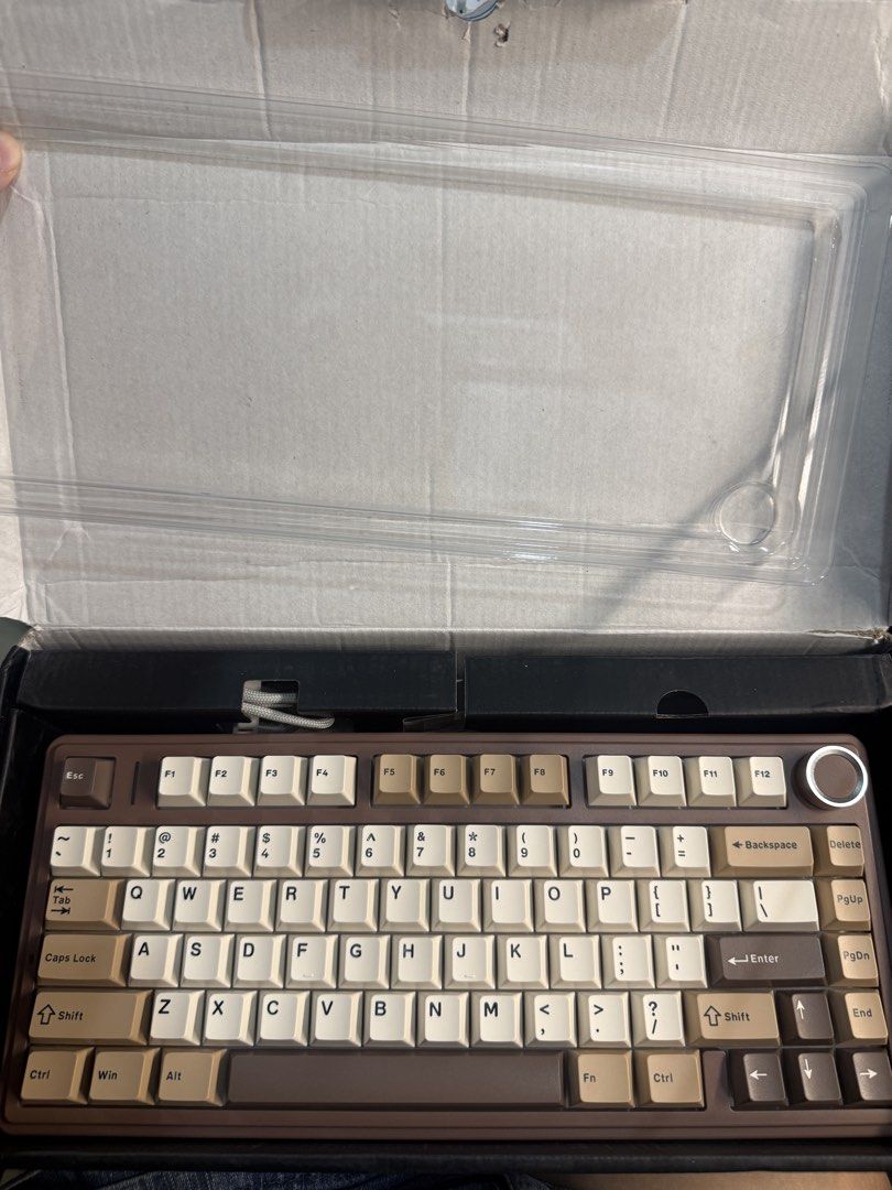 AULA F75 Mechanical Keyboard Mocha Brown (Category: Computer Keyboard) located in Caloocan City. Submitted by cylkv (Listing ID 1471035450, Image 1). Description: Rfs: Sabay dumating sa Lofree flow 2 Condition: Brand new. Nabuksan lang Location: Quezon City, Banawe near orthopedic .