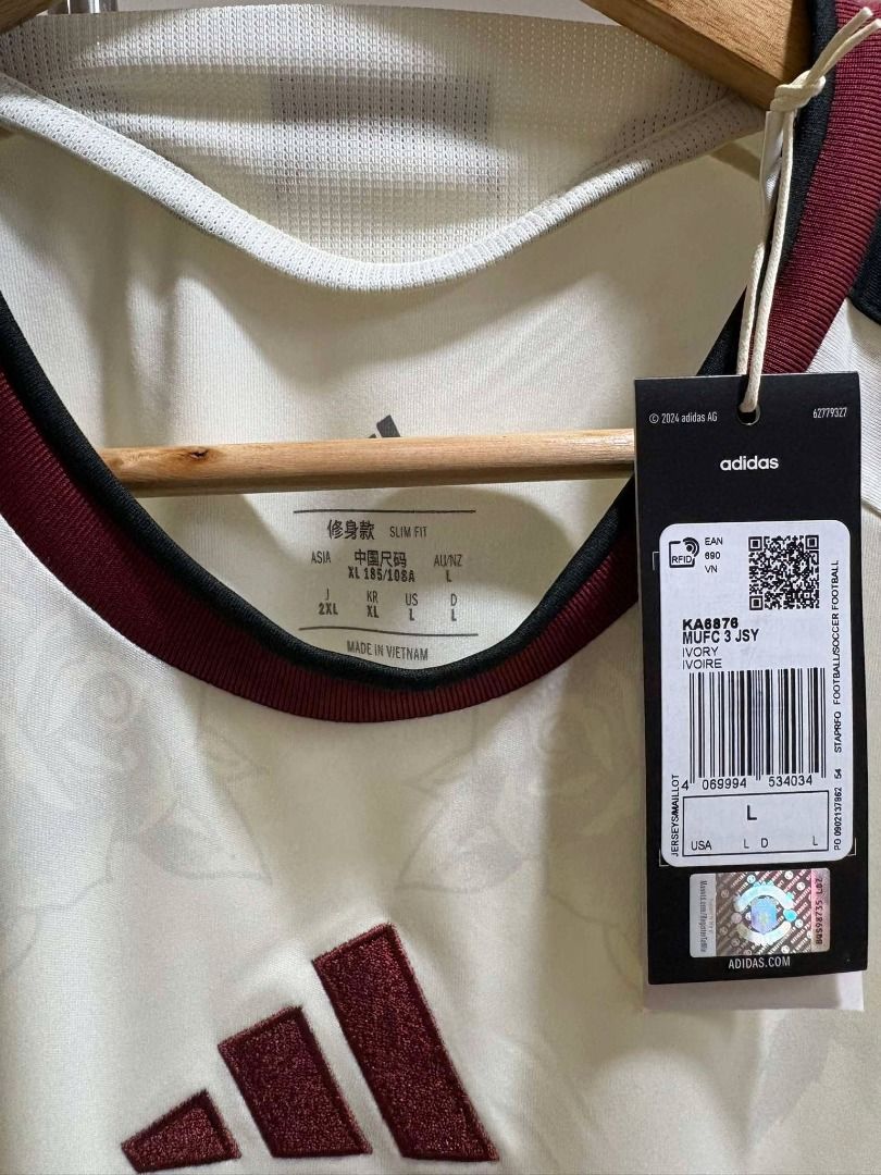 Authenthic Manchester United 26/27 Third Jersey (Category: Activewear) located in Manila. Submitted by sheshi_king (Listing ID 1471093851, Image 2). Description: Brand New! Authentic Manchester United 26/27 Third Jersey 3 Stocks Available! Size: Large SRP: 3,800 selling for 1,900 Only Can do videocall sa JNT before payment!.