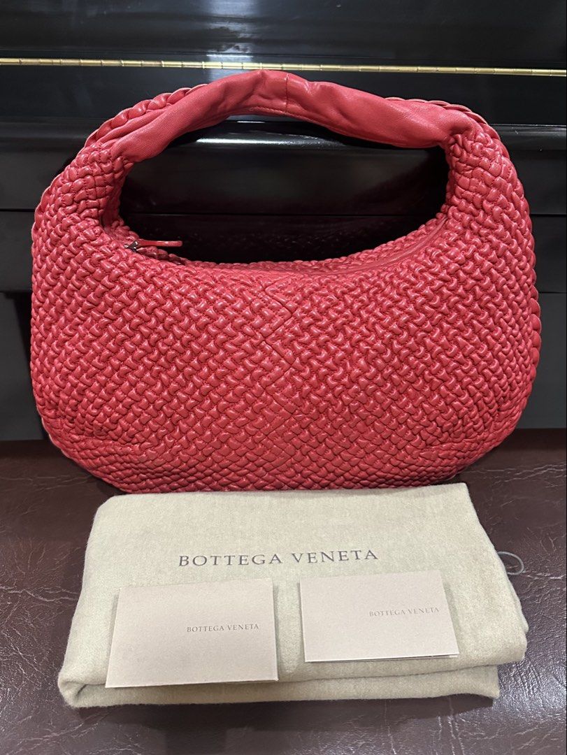 Authentic Bottega Veneta Hobo (Category: Luxury Bags & Wallets) located in Las Pinas. Submitted by marshmallowmax (Listing ID 1470969189, Image 1). Description: Guaranteed Authentic! Excellent used! Minimal signs of use, no flaws With dustbag and card Medium size.
