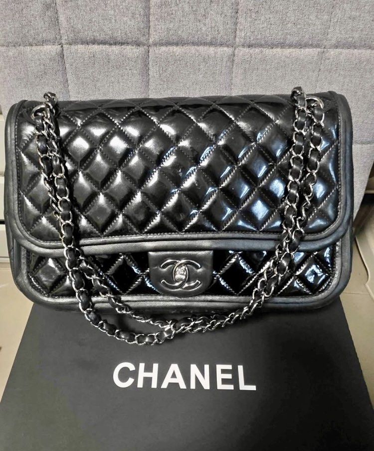 Authentic Chanel Single Flap Lambskin Leather Bag🖤 (Category: Luxury Bags & Wallets) located in Cebu City. Submitted by luxurycollectionhouse (Listing ID 1470982264, Image 1). Description: With Original Chanel Box And Dustbag. With Entrupy Certificate..