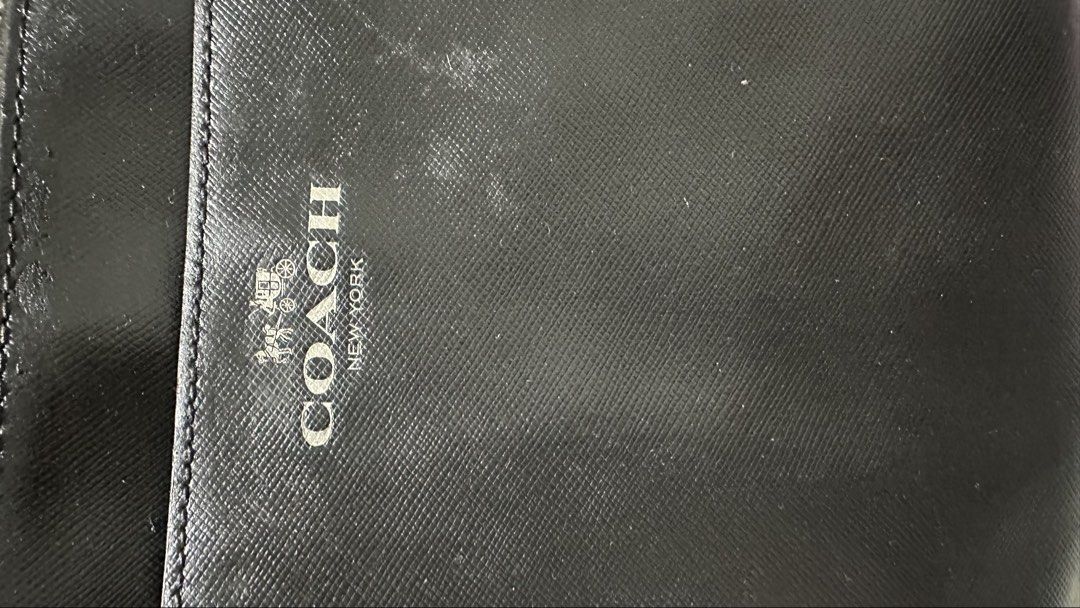 Authentic Coach darcy sling bag (Category: Luxury Bags & Wallets) located in Caloocan City. Submitted by trebdy01 (Listing ID 1471100846, Image 3). Description: .