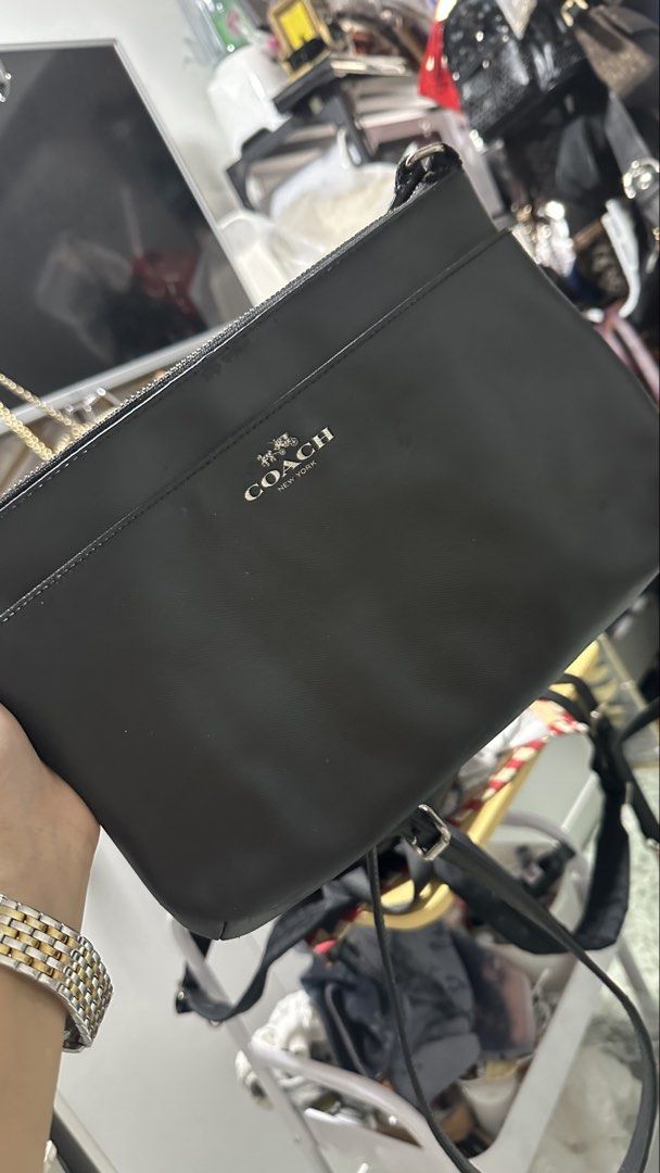 Authentic Coach darcy sling bag (Category: Luxury Bags & Wallets) located in Caloocan City. Submitted by trebdy01 (Listing ID 1471100846, Image 1). Description: .