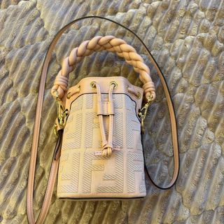 (Category: ) located in . Submitted by japan_secondhand_products (Listing ID 1470988490, Image 1). Description: .