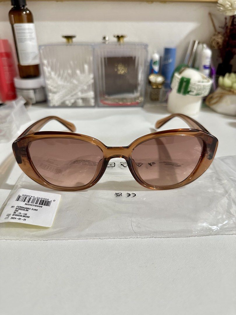 Authentic Ferragamo Sunglasses (Category: Sunglasses & Eyewear) located in Quezon City. Submitted by nej_20 (Listing ID 1470989084, Image 1). Description: Original Sunglasses 💯 Brandnew 💯 Fixed Price ‼️ It comes in a ziplock bag with a leaflet included. What you see is what you get. 📍 Quezon City.