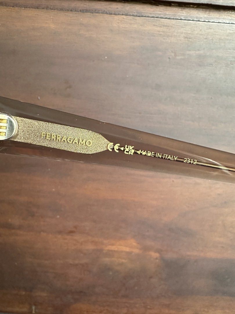 Authentic Ferragamo Sunglasses (Category: Sunglasses & Eyewear) located in Quezon City. Submitted by nej_20 (Listing ID 1470989524, Image 3). Description: Original Sunglasses 💯 Brandnew 💯 Fixed Price ‼️ It comes in a ziplock bag with a leaflet included. What you see is what you get. 📍 Quezon City.