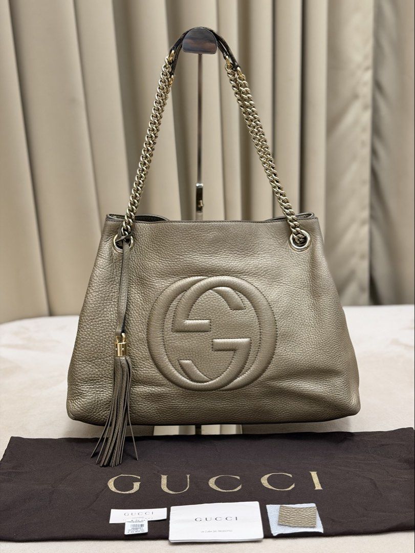 Authentic Gucci Soho Medium Metallic Chain Tote (Category: Shoulder Bags) located in Manila. Submitted by maria_2326 (Listing ID 1471082325, Image 1). Description: 💯% Authentic W/dust bag, booklet, tag price, leather swatch Location: Manila/QC.