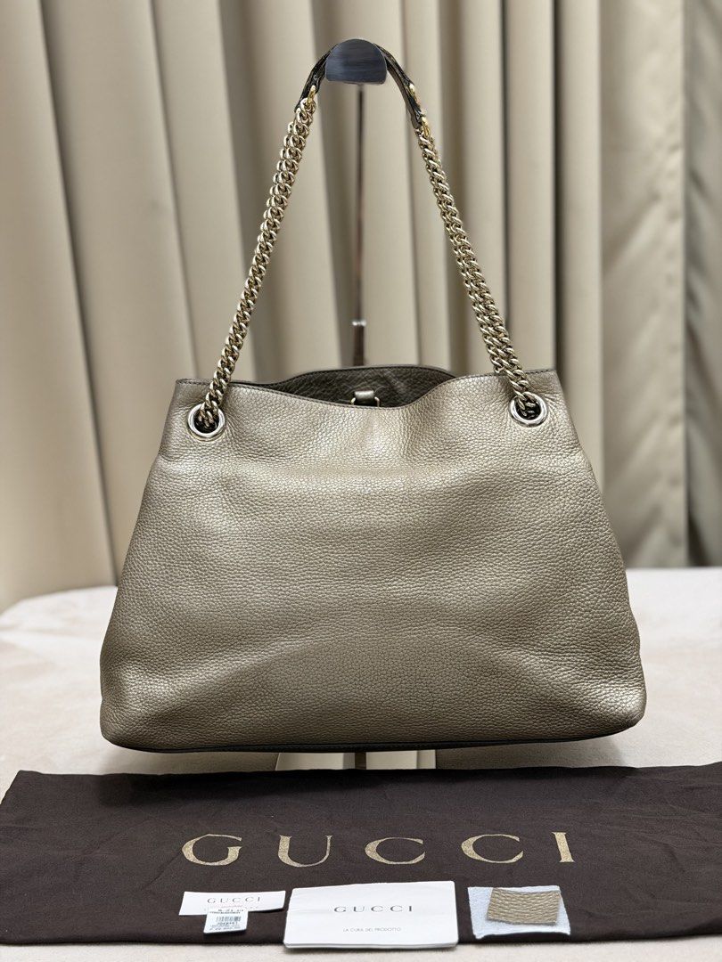 Authentic Gucci Soho Medium Metallic Chain Tote (Category: Shoulder Bags) located in Manila. Submitted by maria_2326 (Listing ID 1471082325, Image 2). Description: 💯% Authentic W/dust bag, booklet, tag price, leather swatch Location: Manila/QC.