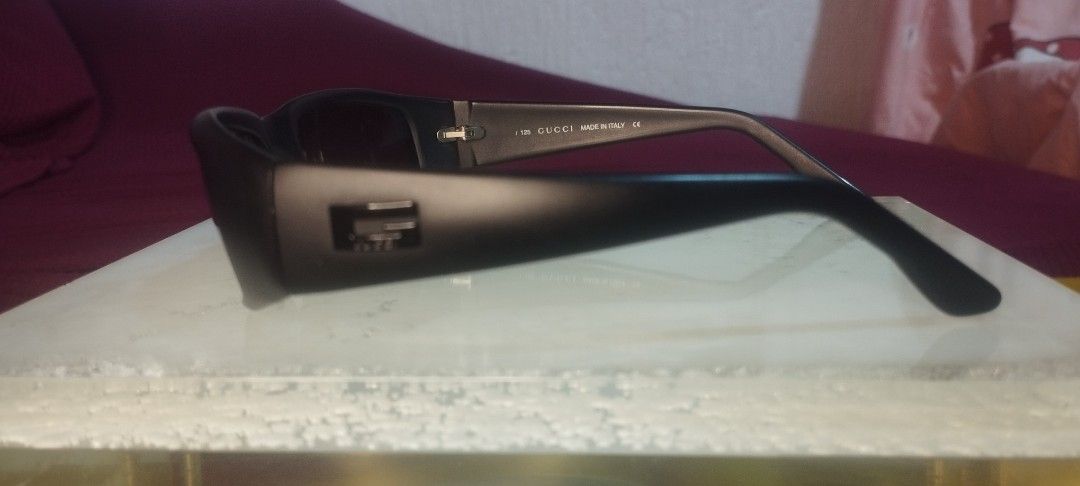 Authentic Gucci Wrap Sunglasses (GG 1178/S DL5) (Category: Sunglasses & Eyewear) located in Manila. Submitted by warmwind-f36c (Listing ID 1470971056, Image 2). Description: Authentic Vintage Tom Ford for Gucci Wrap Sunglasses (GG 1178/S DL5) PRICE: ₱ 5000 DESCRIPTION: Selling a rare, highly collectible archival piece from the late 1990s Tom Ford era at Gucci. Sporty looks that fits perfectly into current Y2K / Gorpcore / Matrix aesthetics. Detai
