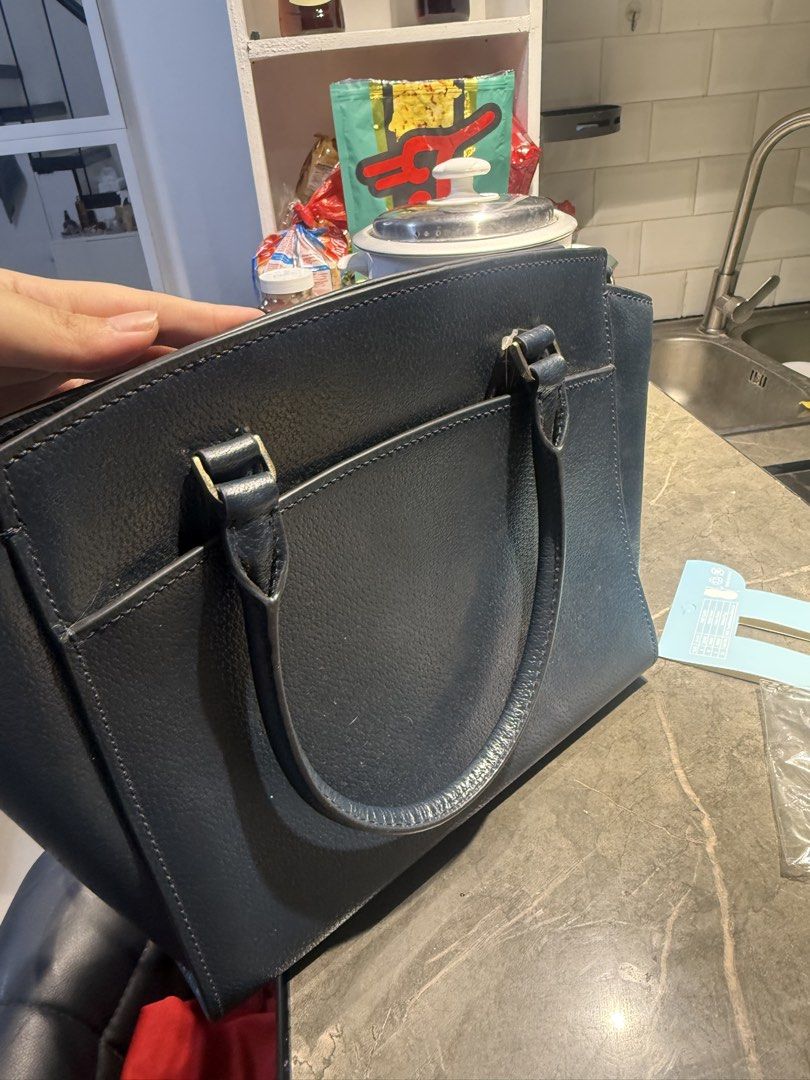 AUTHENTIC Kate Spade Satchel (Category: Tote Bags) located in Taguig. Submitted by jenv10 (Listing ID 1471084504, Image 3). Description: - bought in the US few yrs ago - no longer using this - if proven fake, money back guarantee - molino 1 - meet up: BGC Taguig or Bacoor Cavite.