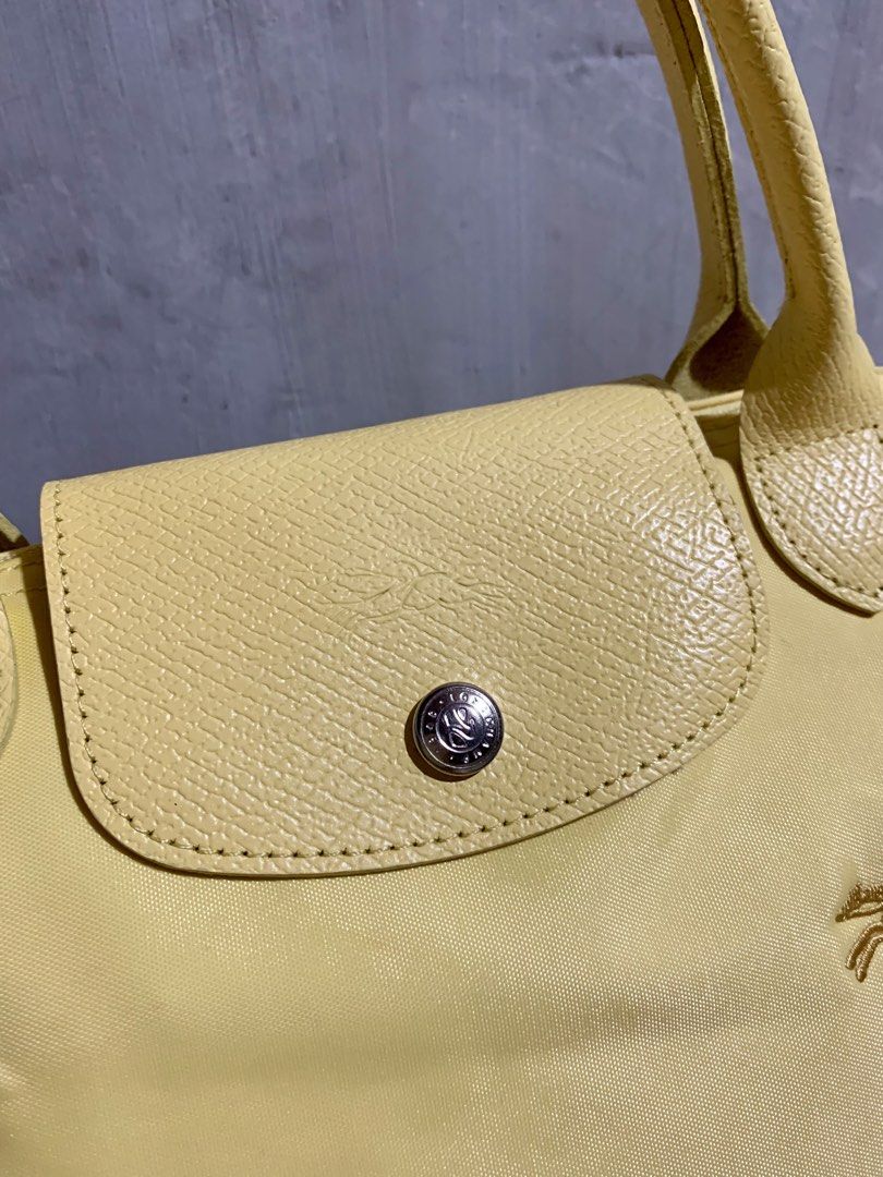 authentic longchamp handbag (Category: Luxury Bags & Wallets) located in General Santos City (Dadiangas). Submitted by sarathrift (Listing ID 1470988188, Image 3). Description: .