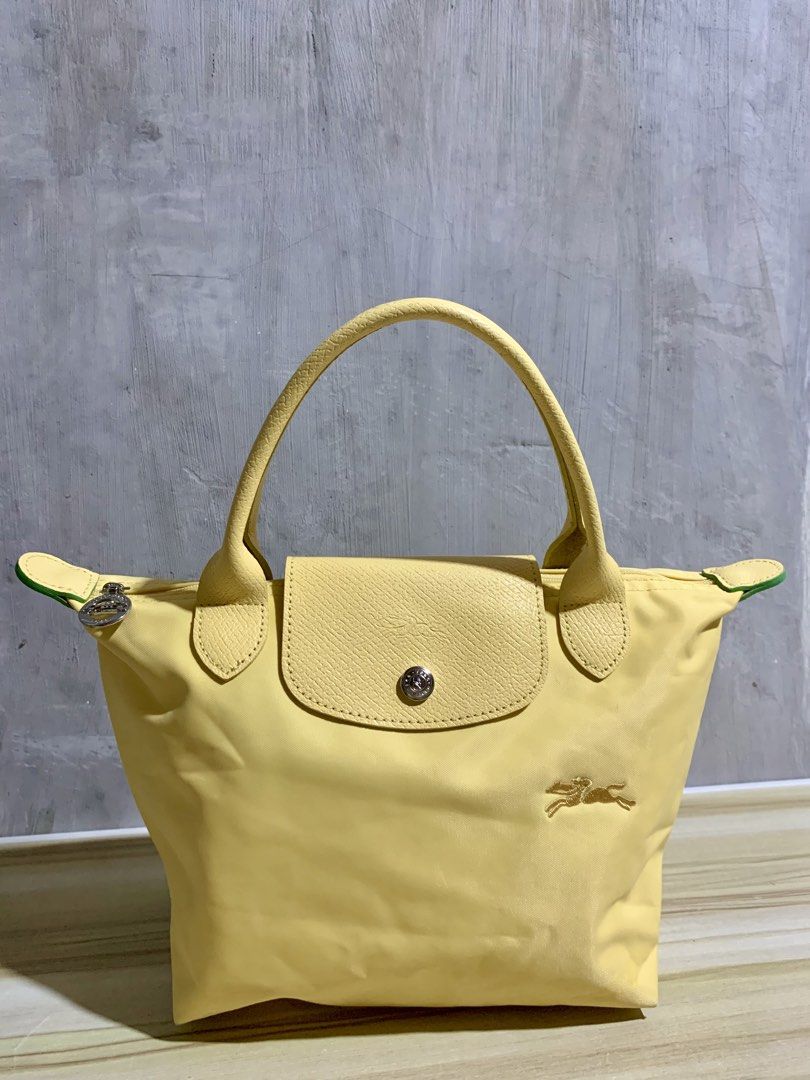 authentic longchamp handbag (Category: Luxury Bags & Wallets) located in General Santos City (Dadiangas). Submitted by sarathrift (Listing ID 1470988188, Image 1). Description: .