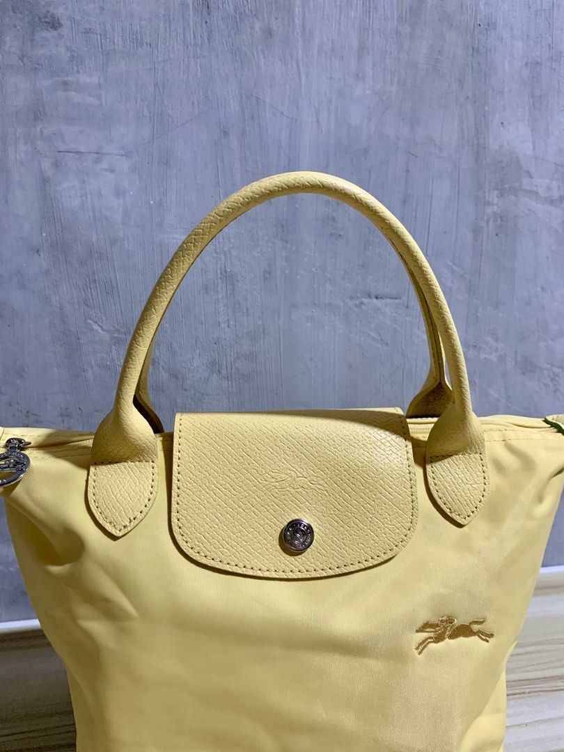authentic longchamp handbag (Category: Luxury Bags & Wallets) located in General Santos City (Dadiangas). Submitted by sarathrift (Listing ID 1470988188, Image 2). Description: .