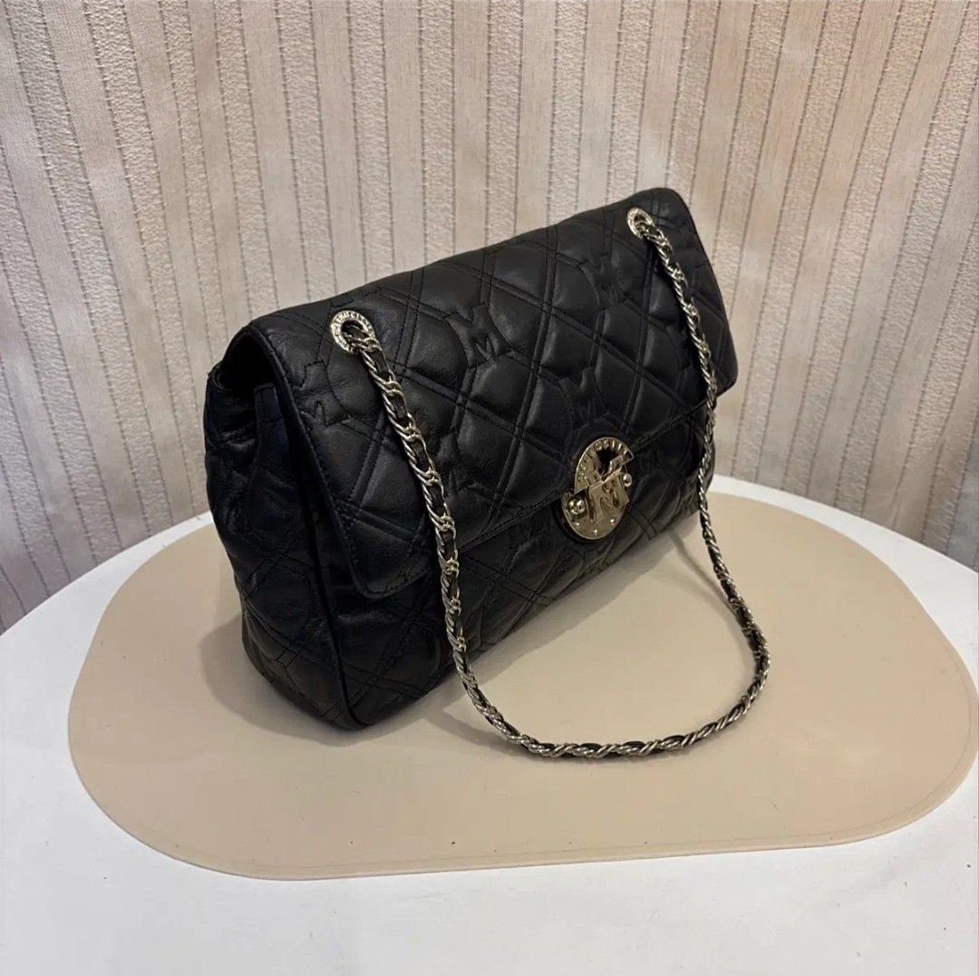 Authentic Metro City medium size like new . no issue ganda ng condition (Category: Shoulder Bags) located in Ozamiz City. Submitted by mrs.vaughn (Listing ID 1471061863, Image 2). Description: free shipping.