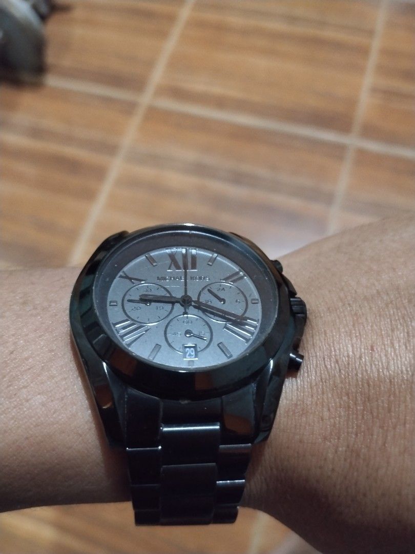 Authentic Michael Kors Bradshaw Watch (MK5550) (Category: Men's Watches) located in Calasiao. Submitted by silverstar.b96e96 (Listing ID 1471086438, Image 2). Description: Authentic Michael Kors Bradshaw Black Chronograph Watch (MK5550) - 100% Working Selling an authentic, all-black Michael Kors Bradshaw Chronograph Watch. Very masculine and heavy on the wrist. Looks great for casual, business, or formal wear. • Brand: Michael Kors • Model: Brads
