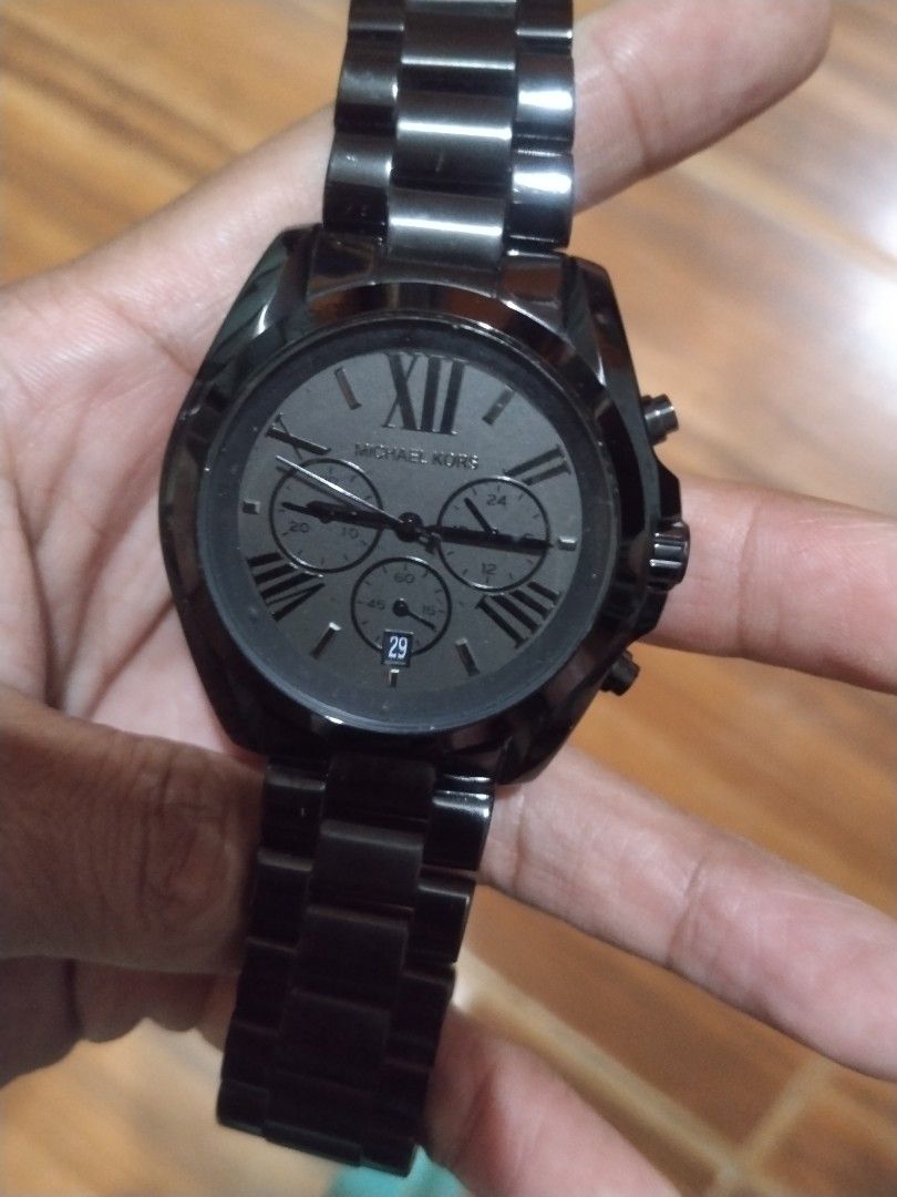Authentic Michael Kors Bradshaw Watch (MK5550) (Category: Men's Watches) located in Calasiao. Submitted by silverstar.b96e96 (Listing ID 1471086438, Image 1). Description: Authentic Michael Kors Bradshaw Black Chronograph Watch (MK5550) - 100% Working Selling an authentic, all-black Michael Kors Bradshaw Chronograph Watch. Very masculine and heavy on the wrist. Looks great for casual, business, or formal wear. • Brand: Michael Kors • Model: Brads