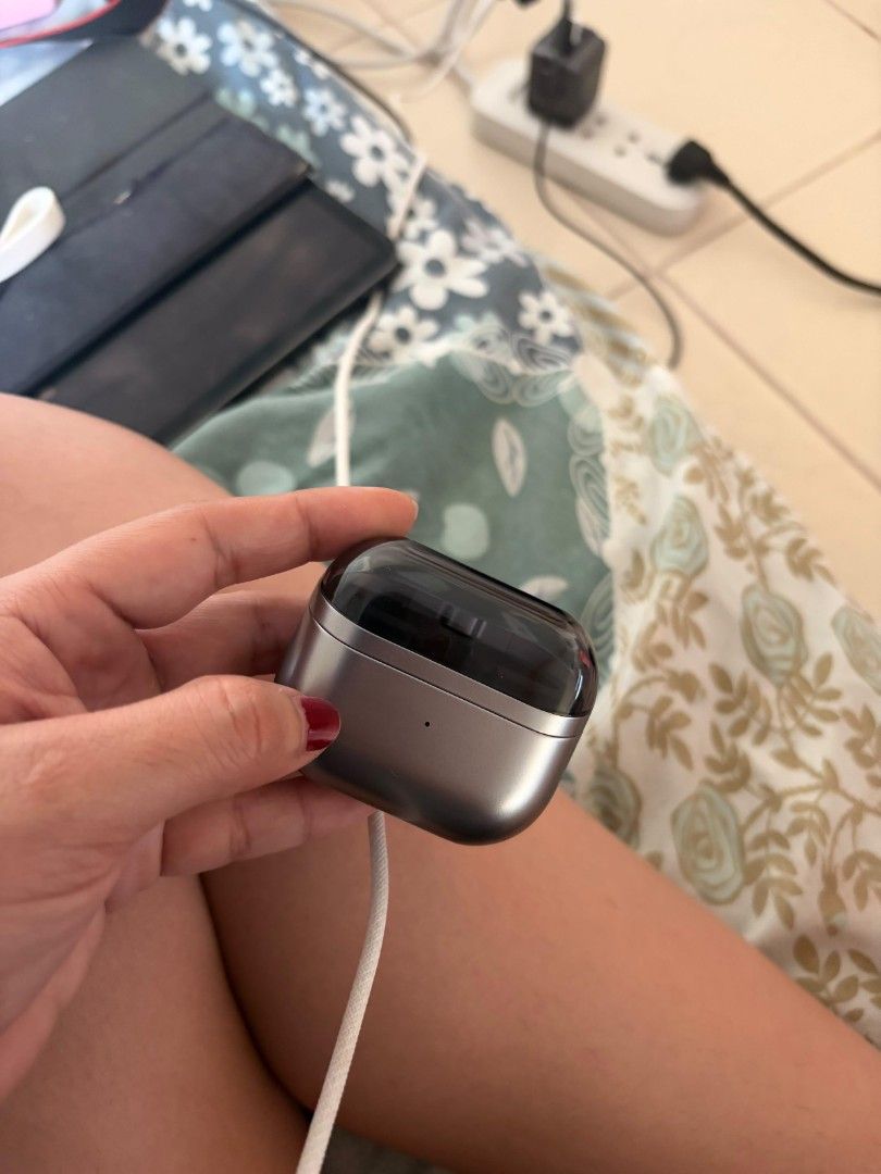 Authentic Samsung Galaxy Buds3 Charging Case ONLY (Silver) (Category: Earphones) located in Quezon City. Submitted by ca.thrift.thy (Listing ID 1470996377, Image 2). Description: Selling an original OEM Samsung Galaxy Buds3 Charging Case in Silver. ​Condition: Pre-owned, fully functional, and charges properly. ​Inclusions: Original Samsung Galaxy Buds3 Charging Case & Box only. ​Note: No earbuds and no charging cable/brick included. Uses a standa