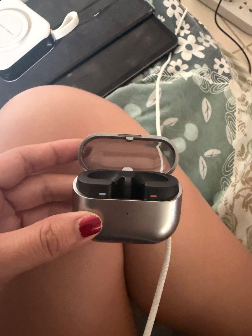 Authentic Samsung Galaxy Buds3 Charging Case ONLY (Silver) (Category: Earphones) located in Quezon City. Submitted by ca.thrift.thy (Listing ID 1470996377, Image 3). Description: Selling an original OEM Samsung Galaxy Buds3 Charging Case in Silver. ​Condition: Pre-owned, fully functional, and charges properly. ​Inclusions: Original Samsung Galaxy Buds3 Charging Case & Box only. ​Note: No earbuds and no charging cable/brick included. Uses a standa