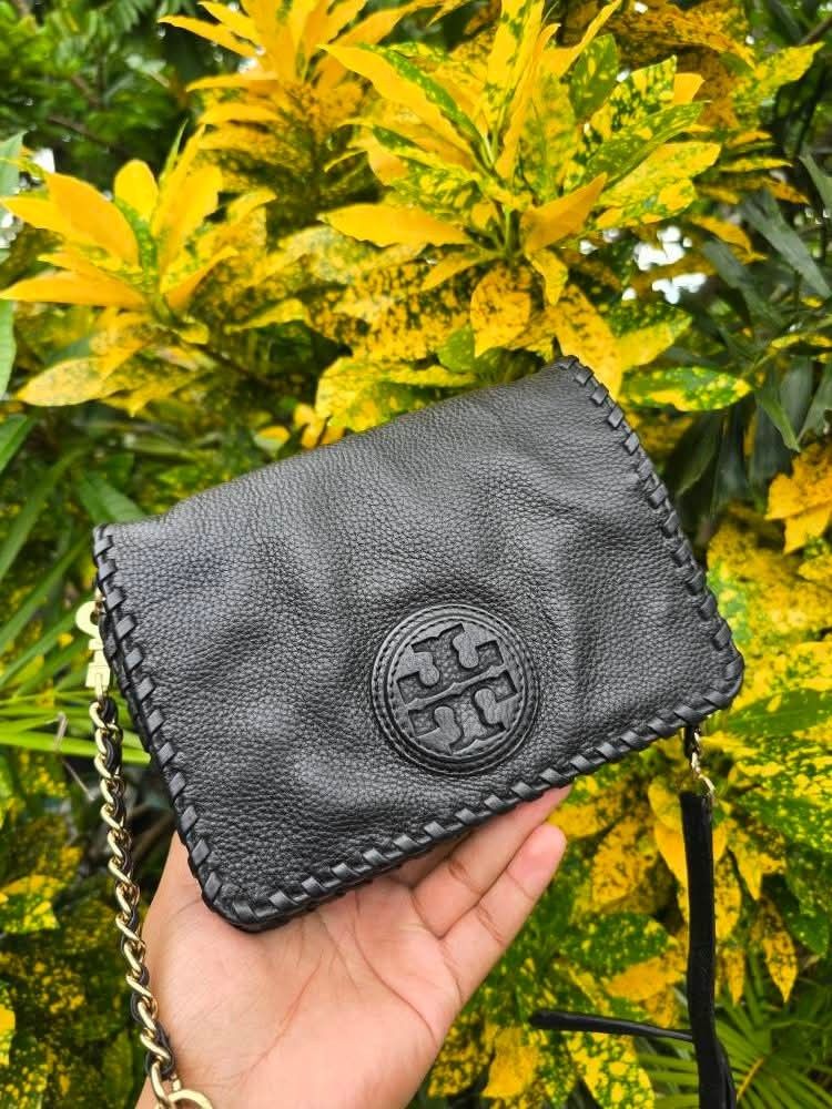 Authentic Tory Burch . no issue like new pa . (Category: Cross-body Bags) located in Ozamiz City. Submitted by mrs.vaughn (Listing ID 1471030066, Image 1). Description: free shipping.