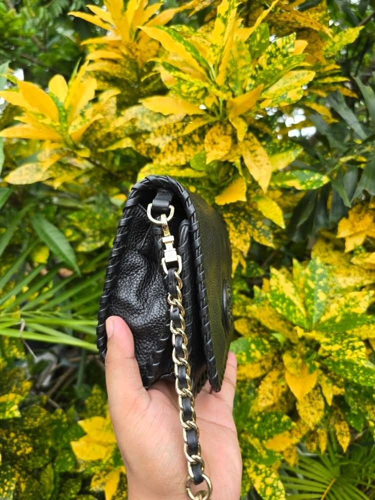 Authentic Tory Burch . no issue like new pa . (Category: Cross-body Bags) located in Ozamiz City. Submitted by mrs.vaughn (Listing ID 1471030066, Image 3). Description: free shipping.